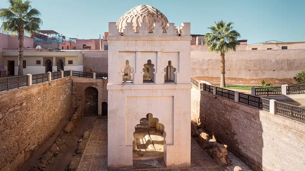 Die Koubba ist das einzige Monument aus der Almoravidenzeit in Marrakesch. Der Besuch des Kuppelbaus lohnt vor allem für Kunstliebhaber.