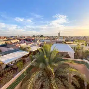 Riad Selouane Marrakesch: Blick über die Dächer zur Moschee