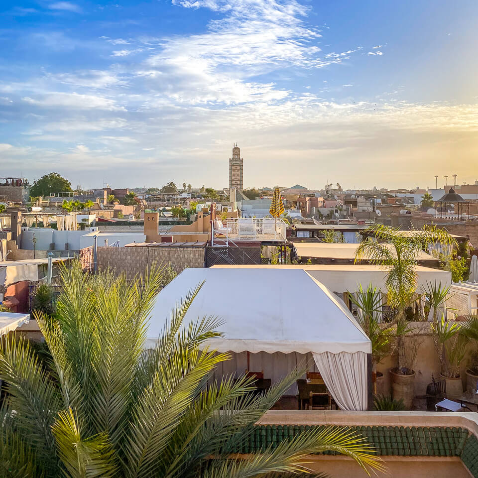 Riad Selouane Marrakesch: Blick über die Dächer zur Moschee