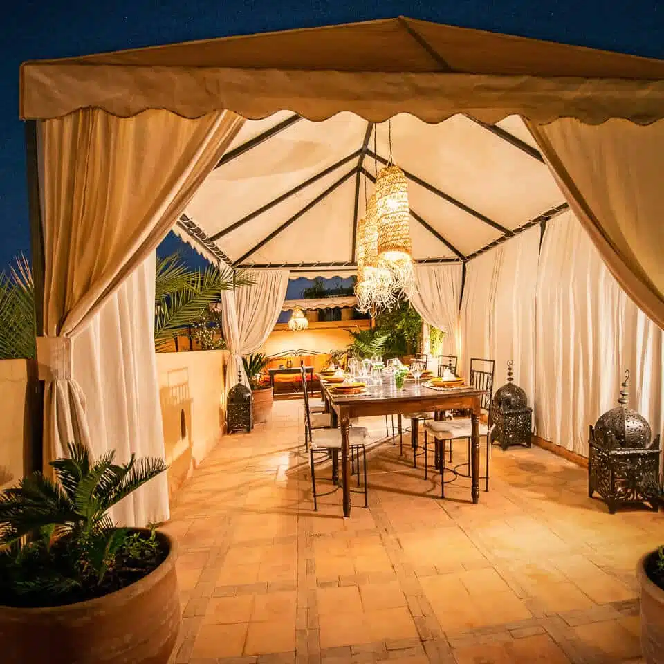 Riad Selouane Marrakesch: Berberzelt auf der Dachterrasse